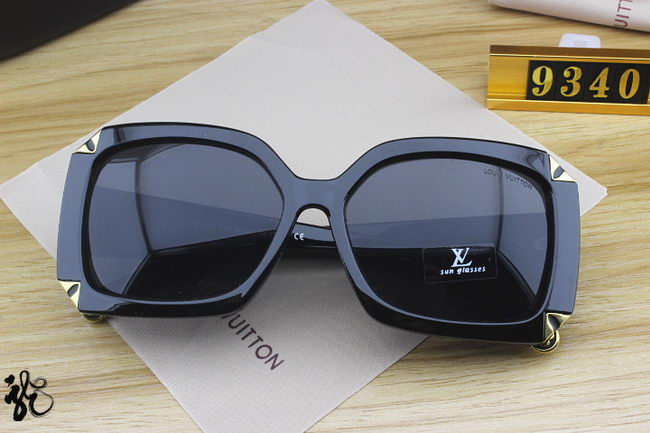 Louis Vuitton Sunglasses AAA+ ID:20220503-56